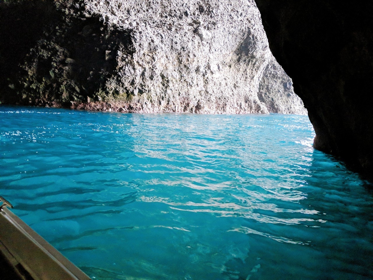 青の洞窟内部の写真