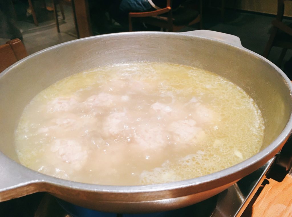 「博多水炊き専門 橙」のお通しの「水炊き」の写真