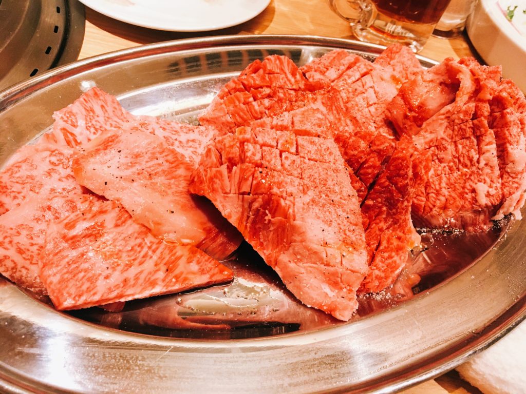 肉屋横丁のお肉の写真