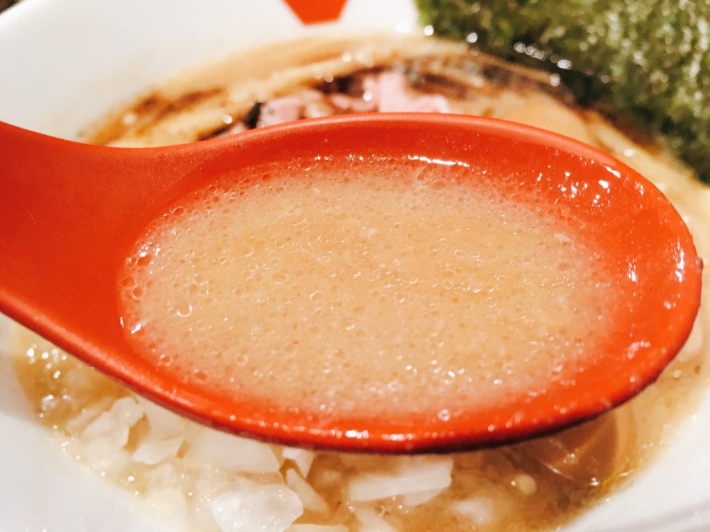 「crab台風。」の「蟹そば」のスープの写真