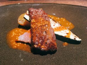 「アクイロット」の「長崎県産、黒毛和牛サーロインのビステッカ」の写真