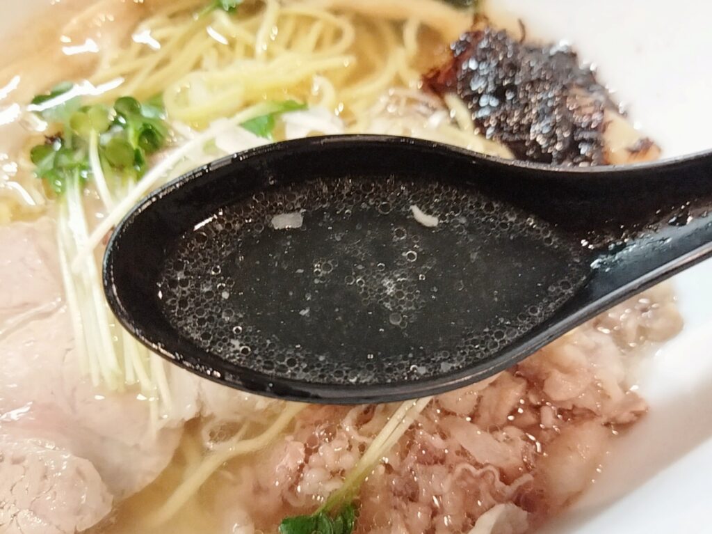 「麺や勝治」のスープの写真