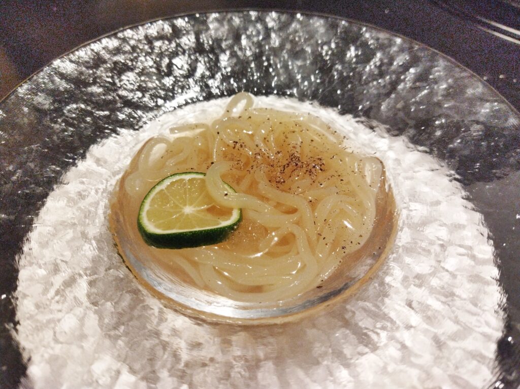 「焼肉 牛印 新宿店」の酢橘冷麺の写真