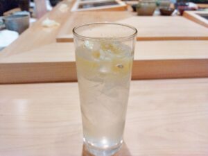 「すし光琳」のレモンサワー