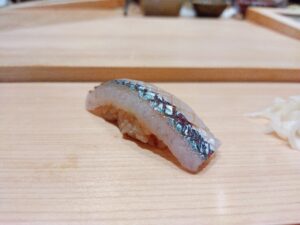 「すし光琳」のサヨリ昆布〆のにぎり