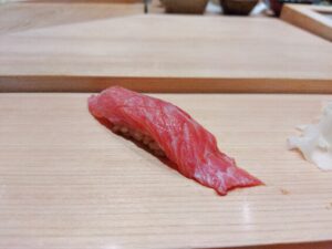 「すし光琳」のカマトロのにぎり