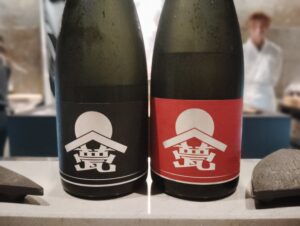 「西麻布 焼鳥 新進気鋭」の甍