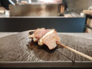 「西麻布 焼鳥 新進気鋭」のかしわ