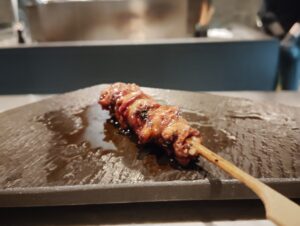 「西麻布 焼鳥 新進気鋭」のつなぎ