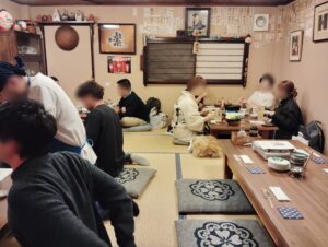 福岡市中央区・赤坂の「もつ繁」の店内写真