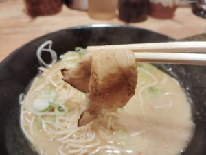 「麺処 恭や」のらーめんのチャーシュー