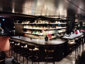 Bar & Restaurant COCONOMAの内装写真