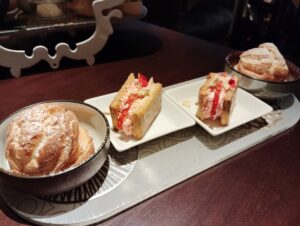 Bar & Restaurant COCONOMAのStrawberry×Matcha Jewel Afternoon Tea