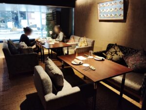 Bar & Restaurant COCONOMAの内装写真