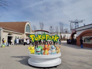 よみうりランドのポケパークカントーの入口のピカチュウとフシギダネとヒトカゲとゼニガメとイーブイ