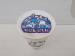 よみうりランドのポケパークカントーのカヤツリタウンのイーブイカフェのグレイシアのラテアート