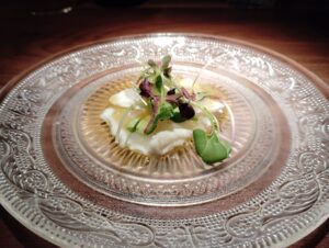 東麻布「STEAK HOUSE SHINSHINKIEI」の虎河豚のカルパッチョ