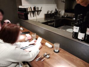 東麻布「STEAK HOUSE SHINSHINKIEI」のカウンター席