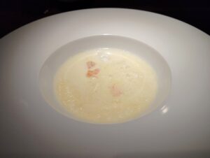 東麻布「STEAK HOUSE SHINSHINKIEI」の豆乳のクラムチャウダー