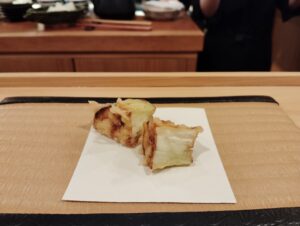 天麩羅がとうOMGのヒゴムラサキの天ぷら