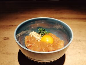 翔りの胸肉のユッケ丼