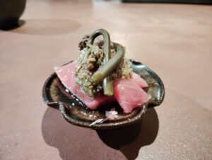 駒場東大前のさざれの本まぐろとたたきわらびの山かけ風