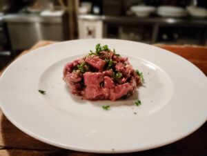 新日本橋のビストロ「Nico」の蝦夷鹿もも肉のタルタル
