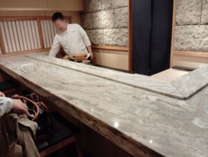 目黒「鮨 青天霹靂」の店内