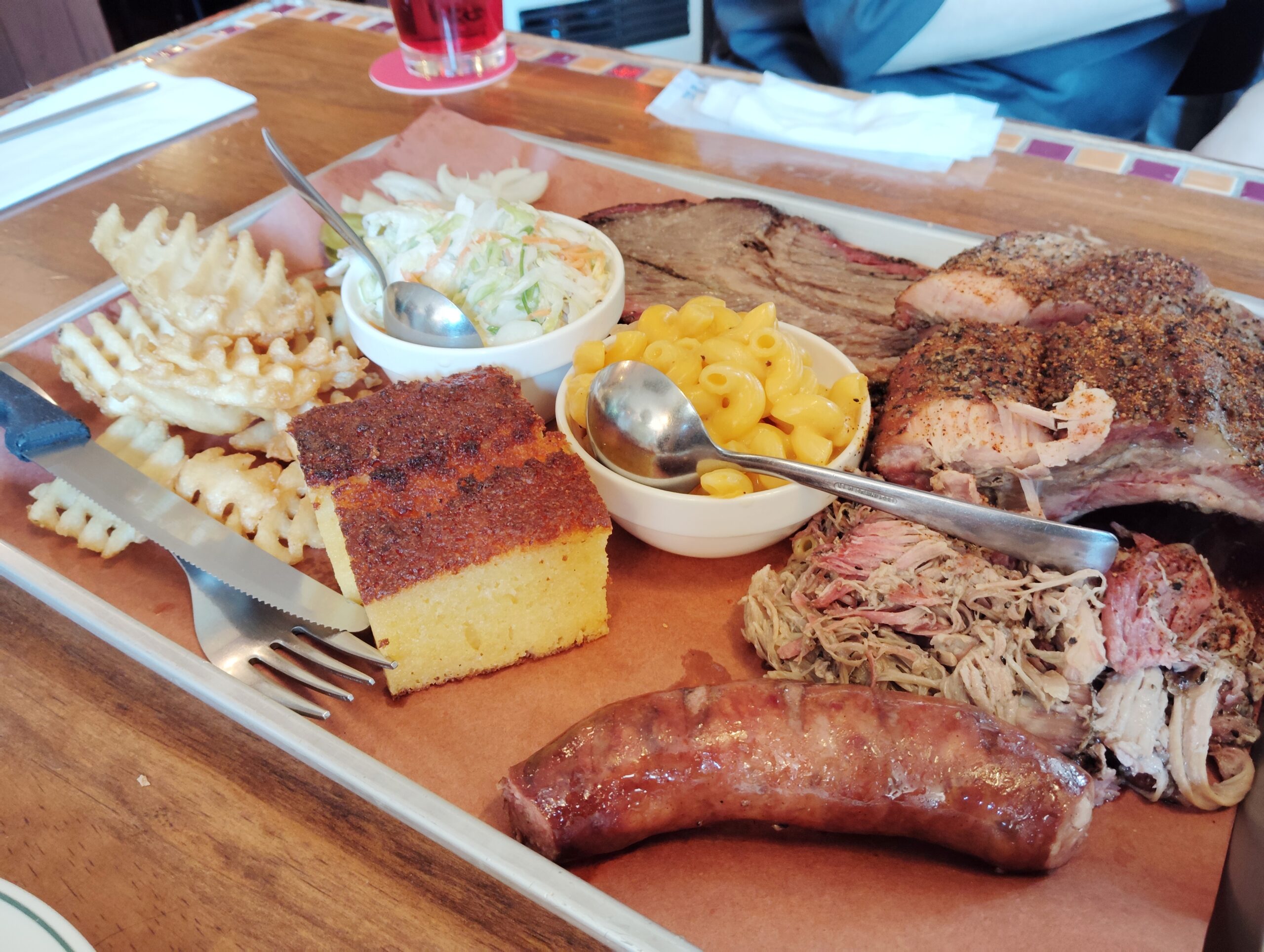 センター北「Byrd's Pizza & Ribs」のメンフィスBBQプラッター