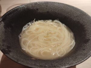 「赤坂 リストランテ 自由奔放」の鮎のカッペリーニ