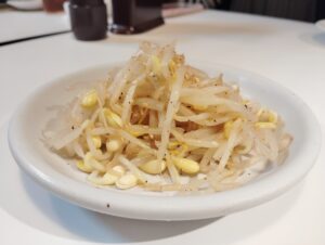 月島「焼肉 凛」のお通しのもやし