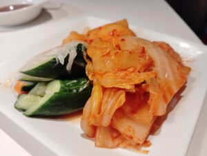 月島「焼肉 凛」のキムチ盛り