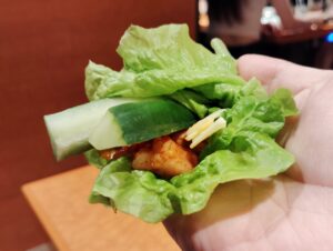 渋谷「焼肉ホルモン 良味苑」の良味ホルモンのサムギョプサル風