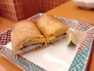 「月島もんじゃ たまとや 綱島」の鱧、とうもろこしの揚げ春巻き