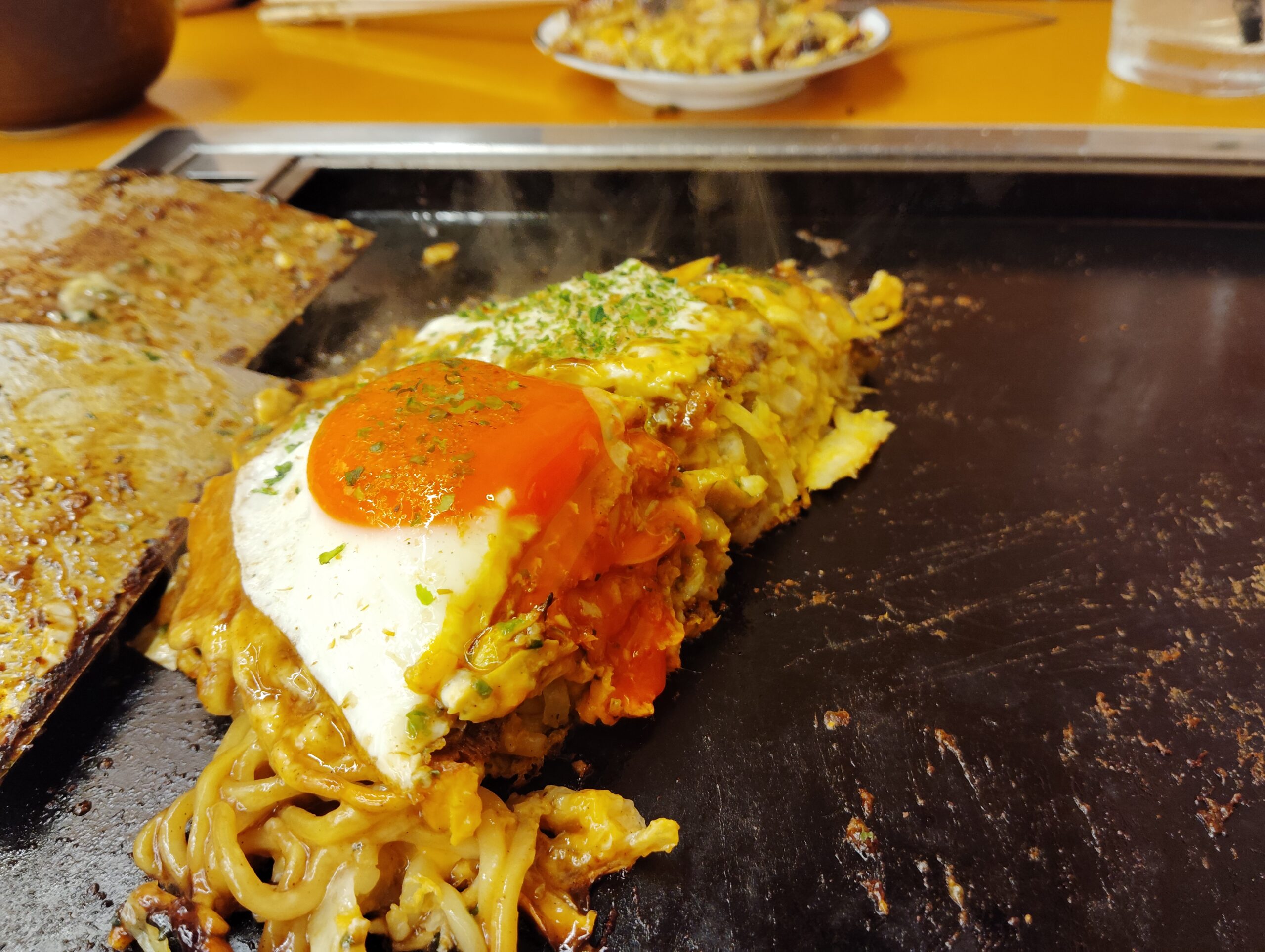 「月島もんじゃ たまとや 綱島」のモダン焼き