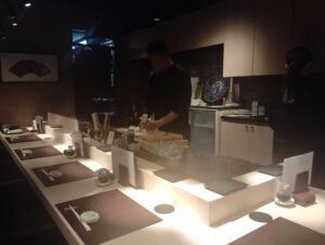 「西荻窪 こいずみ」の店内