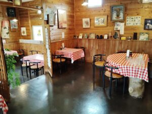八丈島「浜源」の店内