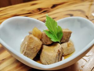 八丈島「梁山泊」のマグロの角煮