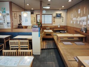 「朝日屋」の店内