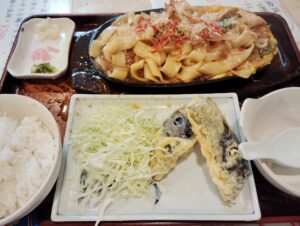 「朝日屋」の焼き太きしめんセット