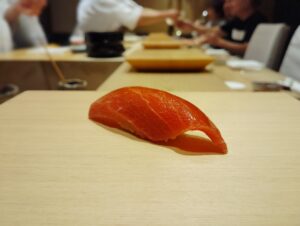 南青山「鮨 龍次郎」の中トロ