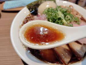 池袋のラーメン屋「六感堂」の特製中華そばのスープ