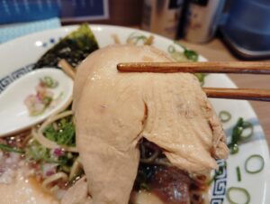 池袋のラーメン屋「六感堂」の特製中華そばのチャーシュー
