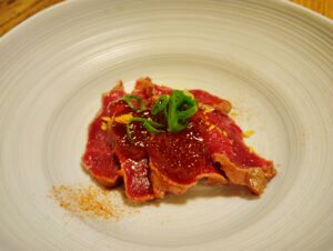 中目黒「LambCHAN」の羊肉のタタキ