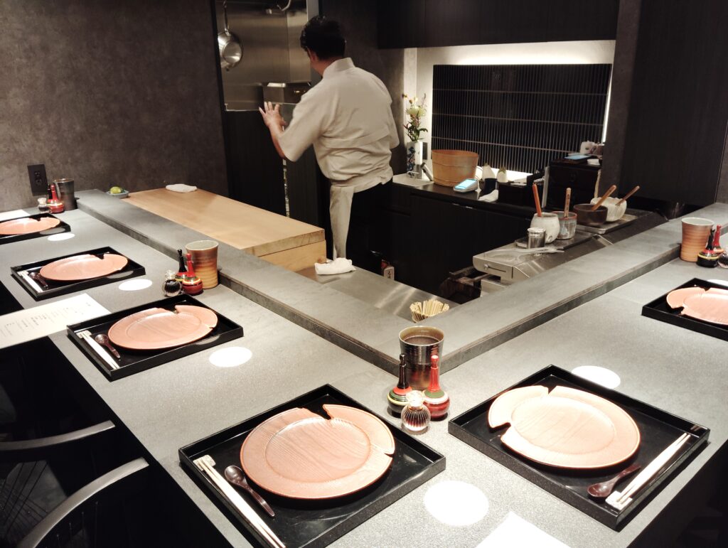 「銀座 とり澤」の店内