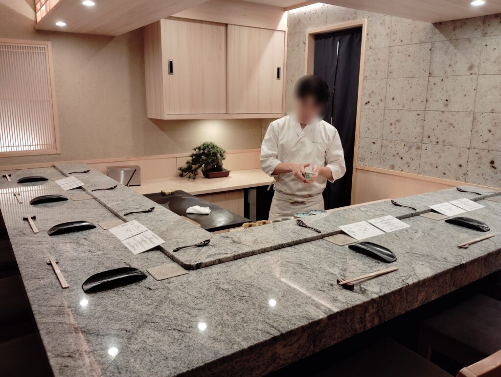 「東麻布 鮨 新進気鋭」の店内写真