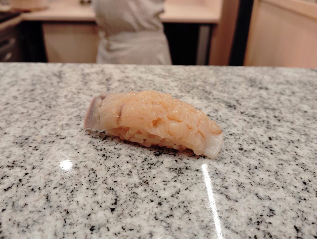 「東麻布 鮨 新進気鋭」のホッキ貝