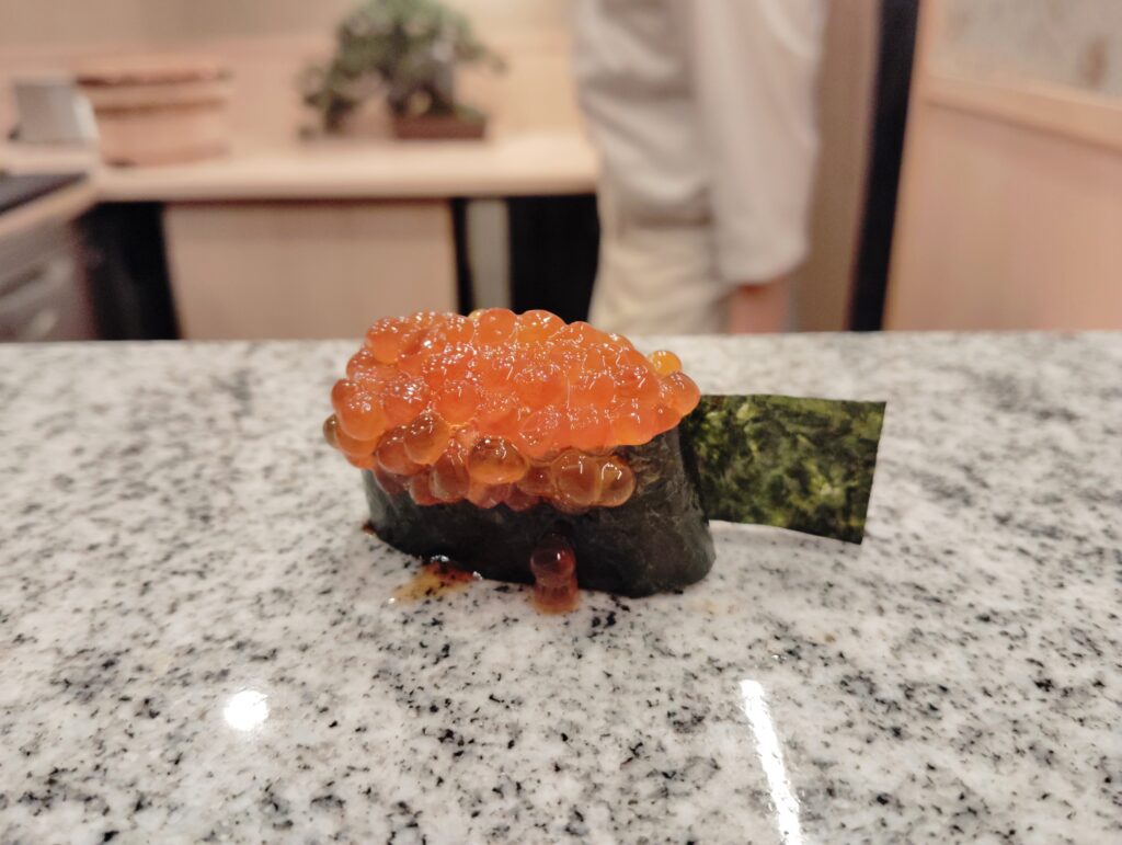 「東麻布 鮨 新進気鋭」のいくら