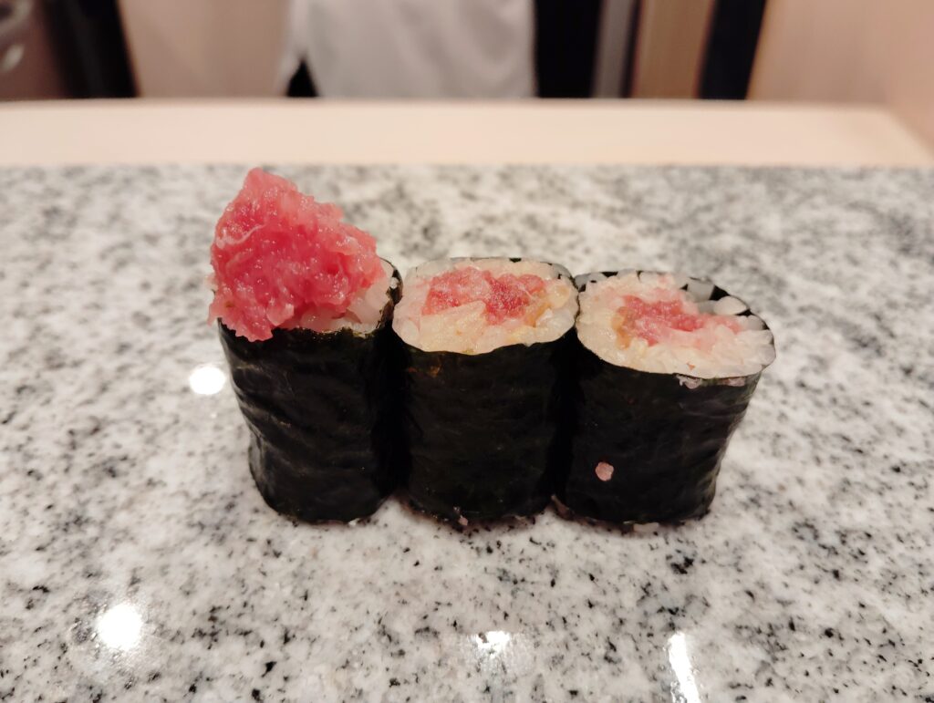 「東麻布 鮨 新進気鋭」のねぎとろ巻き