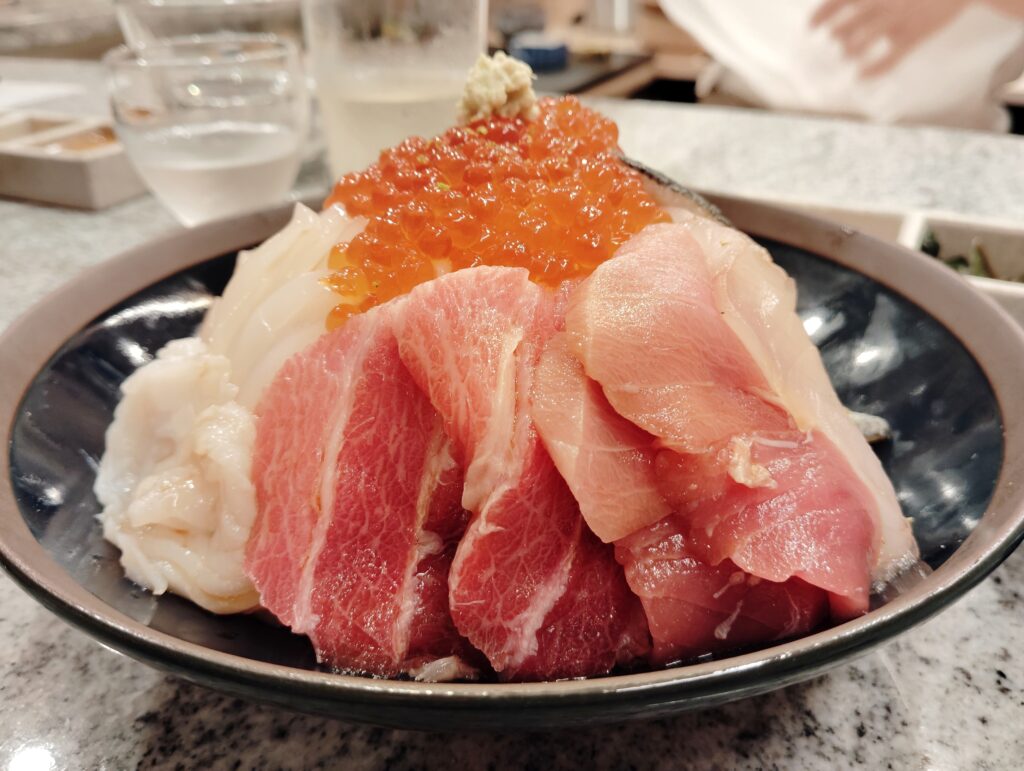 「東麻布 鮨 新進気鋭」の海鮮丼